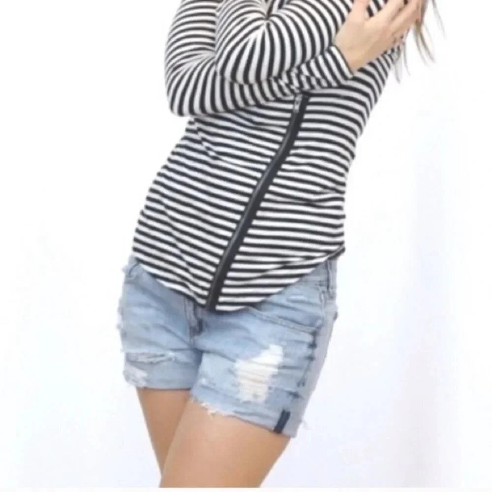 Destructed Denim shorts - Picture 6 of 12
